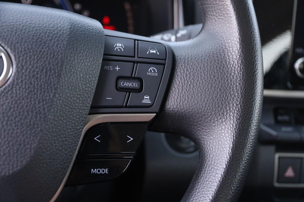 Toyota Camry Vehicle Full-screen Gallery Image 12
