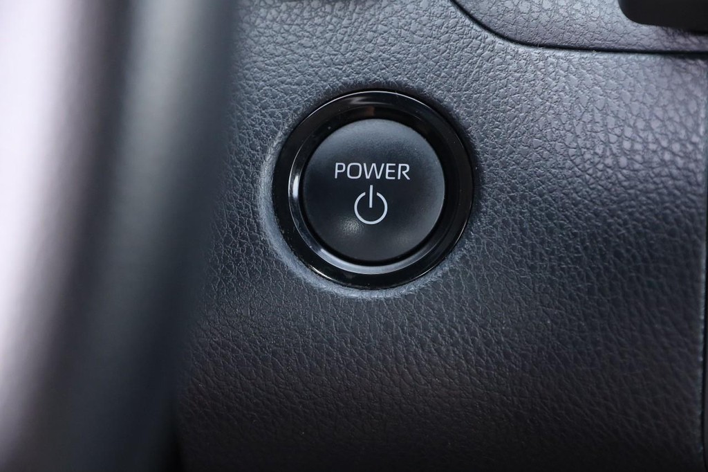 Toyota Camry Vehicle Full-screen Gallery Image 14