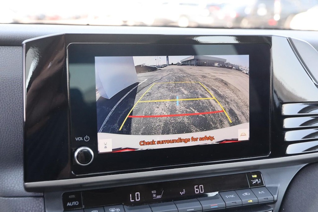 Toyota Camry Vehicle Full-screen Gallery Image 16