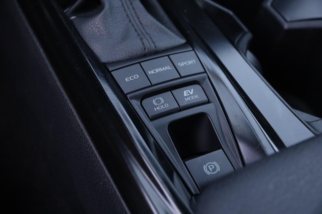 Toyota Camry Vehicle Full-screen Gallery Image 18