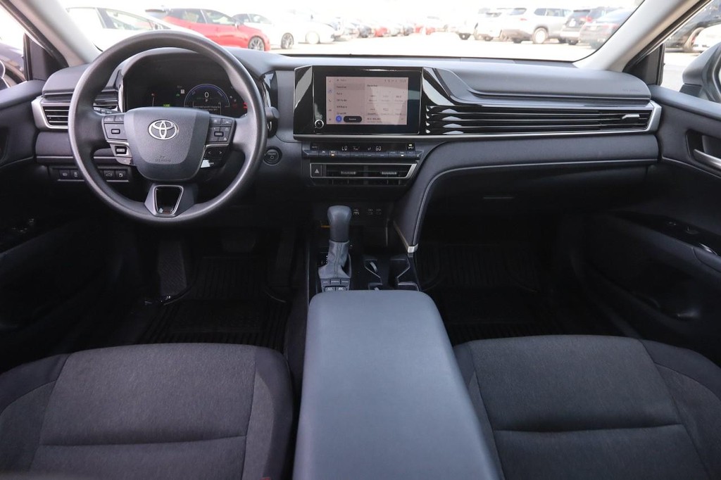 Toyota Camry Vehicle Full-screen Gallery Image 21