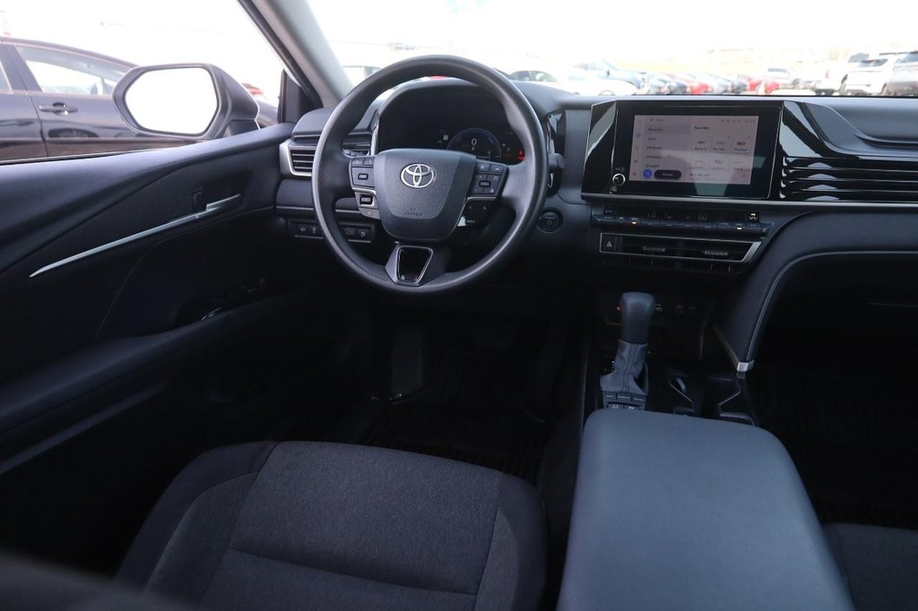 Toyota Camry Vehicle Full-screen Gallery Image 22