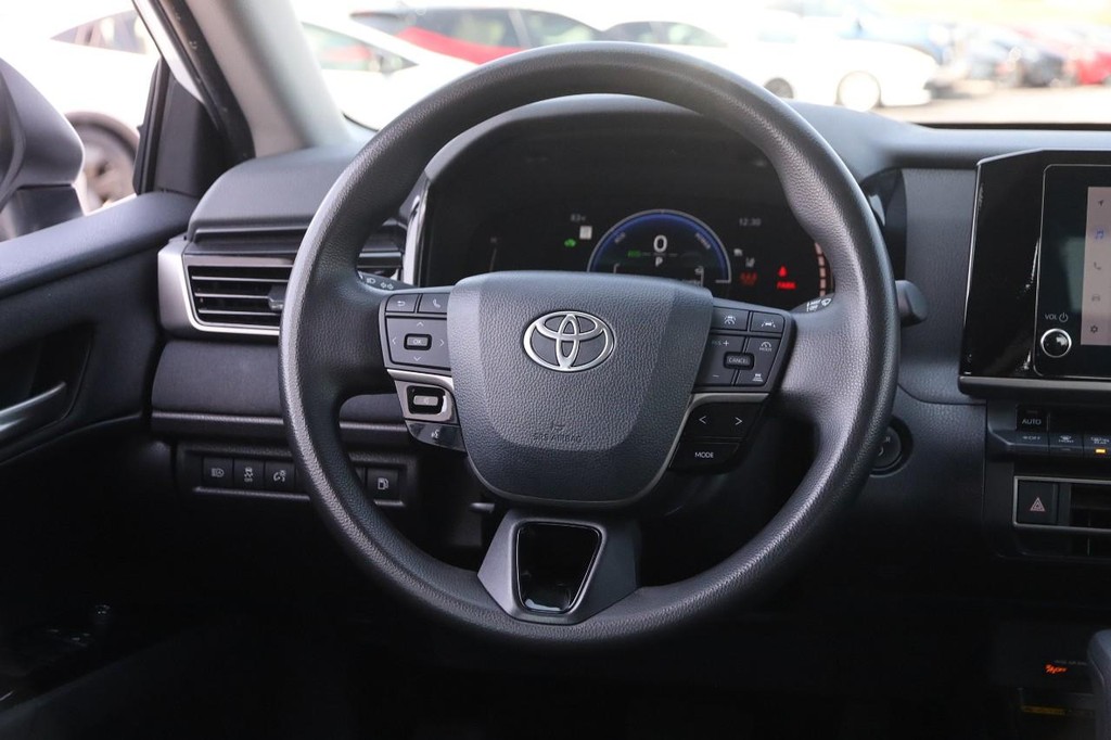 Toyota Camry Vehicle Full-screen Gallery Image 23