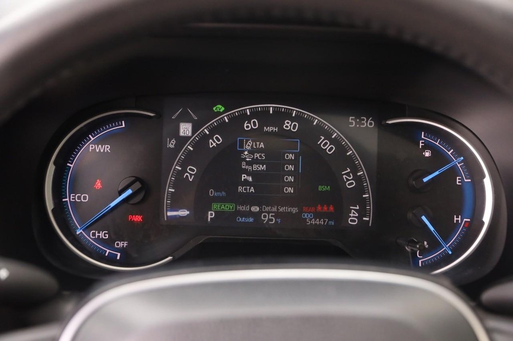 Toyota RAV4 Vehicle Full-screen Gallery Image 15