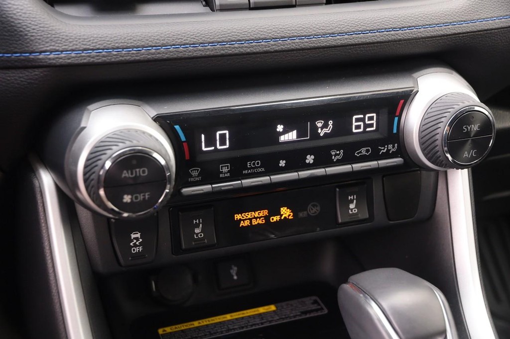 Toyota RAV4 Vehicle Full-screen Gallery Image 20