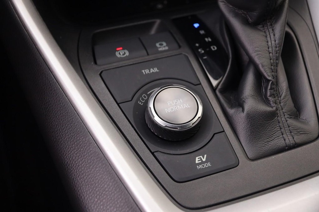 Toyota RAV4 Vehicle Full-screen Gallery Image 21