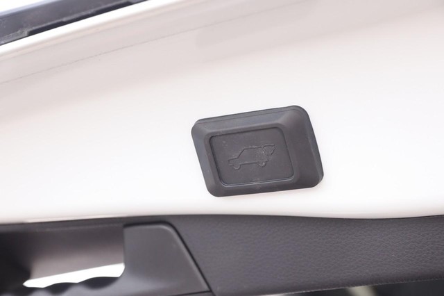 Toyota RAV4 Vehicle Image 08