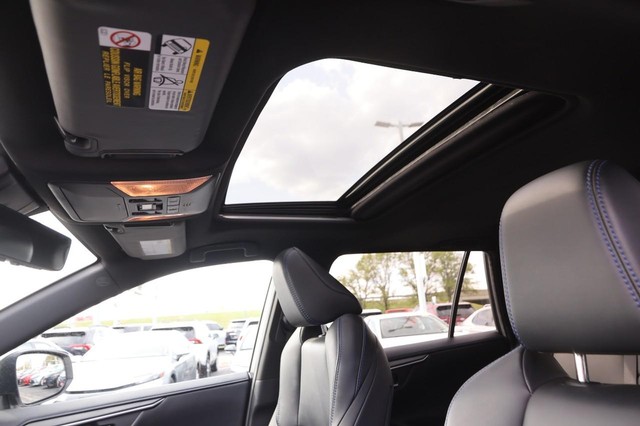 Toyota RAV4 Vehicle Image 09