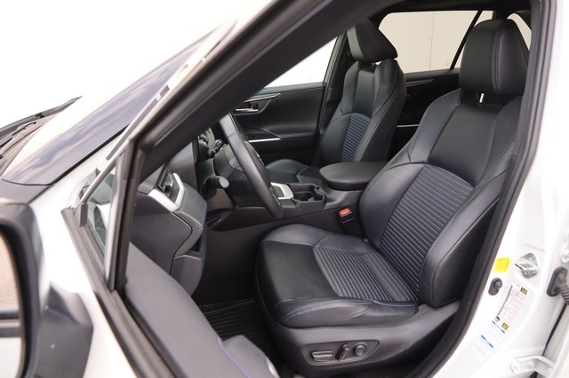 Toyota RAV4 Vehicle Image 10