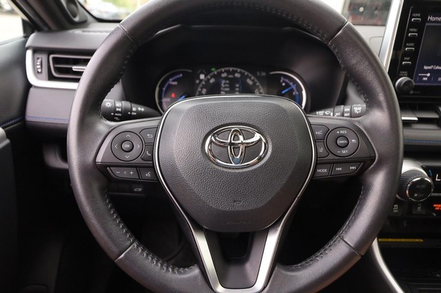 Toyota RAV4 Vehicle Image 12