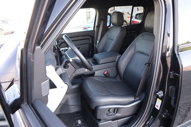 Land Rover Defender Vehicle Image 11