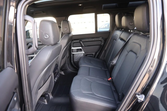 Land Rover Defender Vehicle Image 12