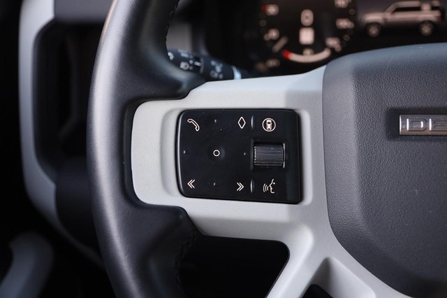 Land Rover Defender Vehicle Image 14