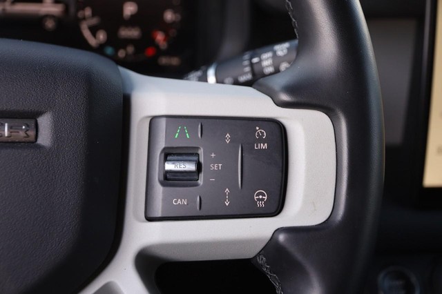 Land Rover Defender Vehicle Image 15