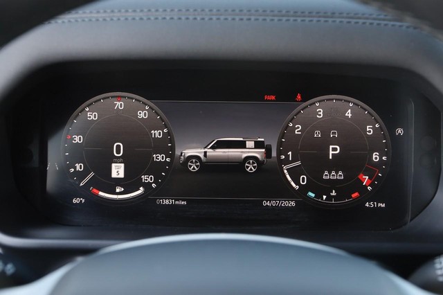 Land Rover Defender Vehicle Image 16