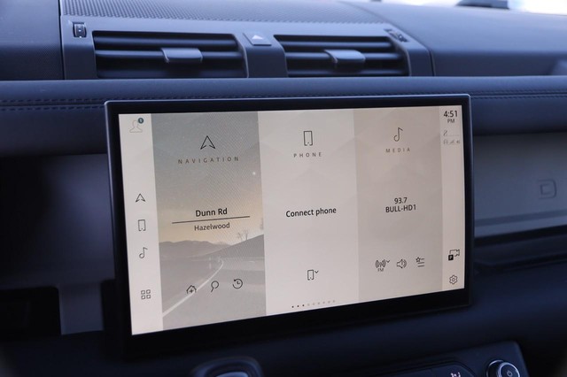 Land Rover Defender Vehicle Image 19