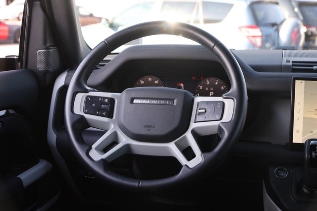 Land Rover Defender Vehicle Image 26