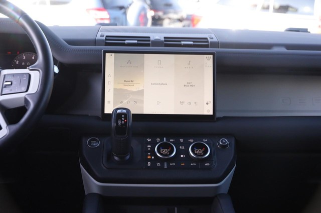 Land Rover Defender Vehicle Image 27