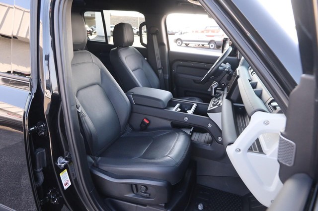 Land Rover Defender Vehicle Image 29