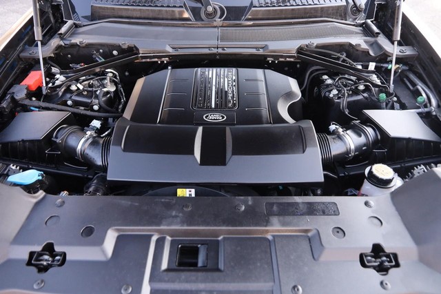 Land Rover Defender Vehicle Image 30