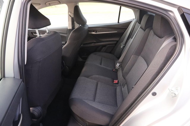 Toyota Camry Vehicle Image 09