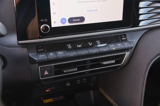 Toyota Camry Vehicle Image 17