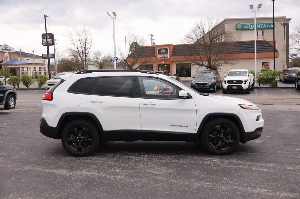Jeep Cherokee Vehicle Full-screen Gallery Image 5