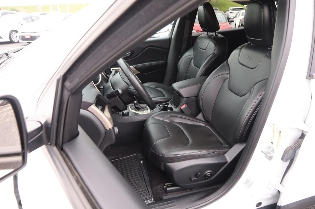 Jeep Cherokee Vehicle Full-screen Gallery Image 8