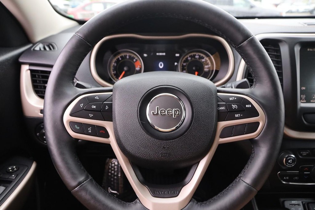 Jeep Cherokee Vehicle Full-screen Gallery Image 10