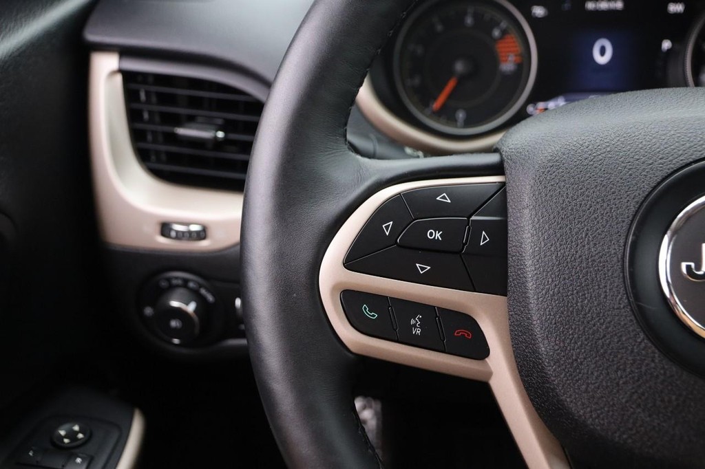 Jeep Cherokee Vehicle Full-screen Gallery Image 11