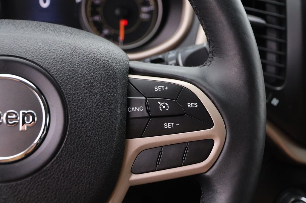 Jeep Cherokee Vehicle Full-screen Gallery Image 12