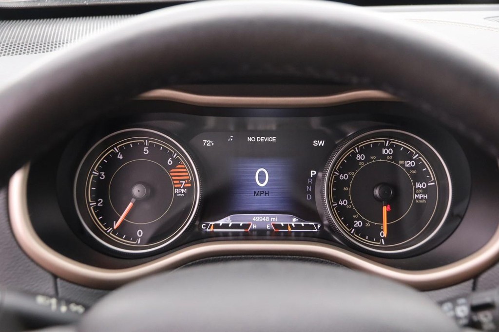 Jeep Cherokee Vehicle Full-screen Gallery Image 13