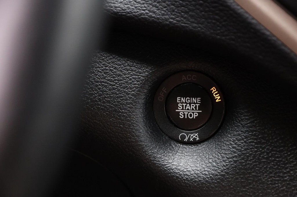 Jeep Cherokee Vehicle Full-screen Gallery Image 14