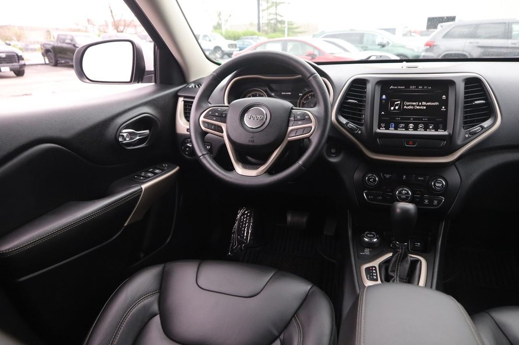 Jeep Cherokee Vehicle Full-screen Gallery Image 22