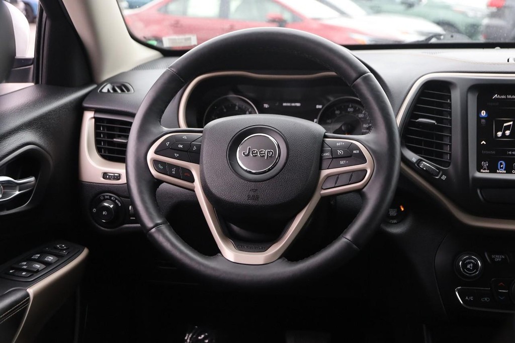 Jeep Cherokee Vehicle Full-screen Gallery Image 23