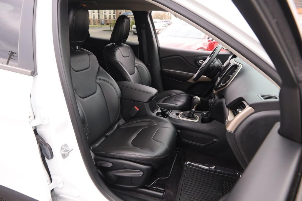 Jeep Cherokee Vehicle Full-screen Gallery Image 26