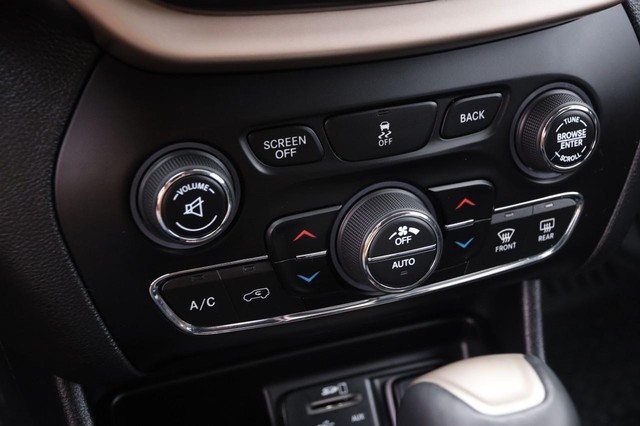 Jeep Cherokee Vehicle Image 18