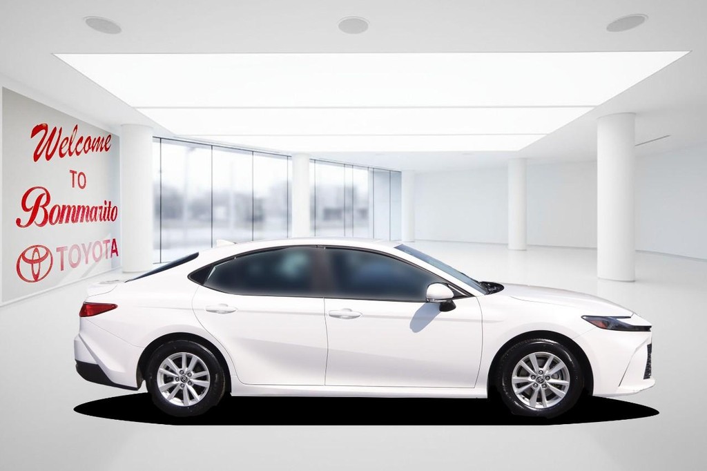 Toyota Camry Vehicle Full-screen Gallery Image 5