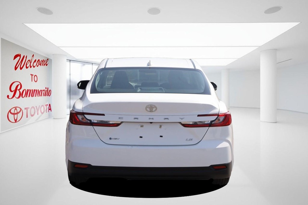 Toyota Camry Vehicle Full-screen Gallery Image 6
