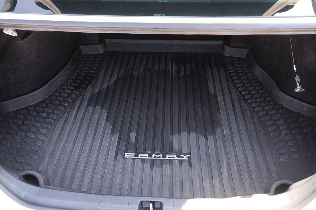 Toyota Camry Vehicle Full-screen Gallery Image 7