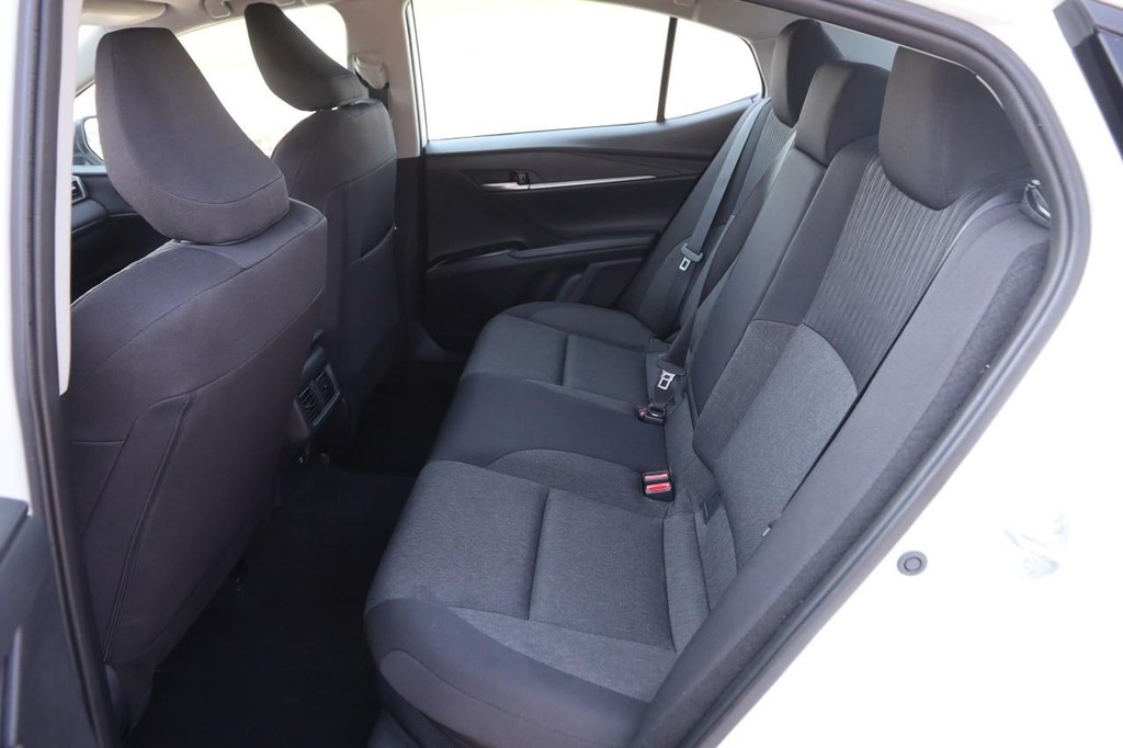 Toyota Camry Vehicle Full-screen Gallery Image 9