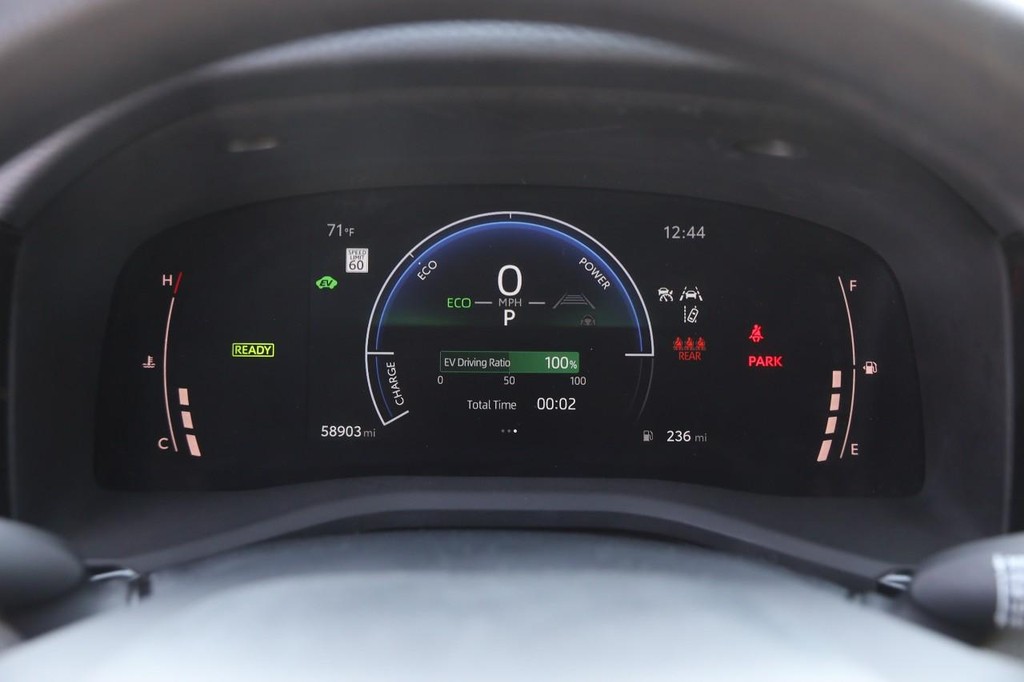 Toyota Camry Vehicle Full-screen Gallery Image 13