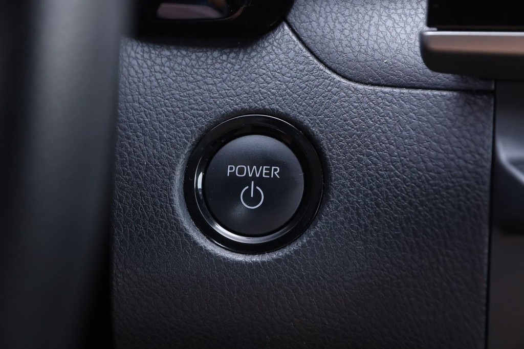 Toyota Camry Vehicle Full-screen Gallery Image 14