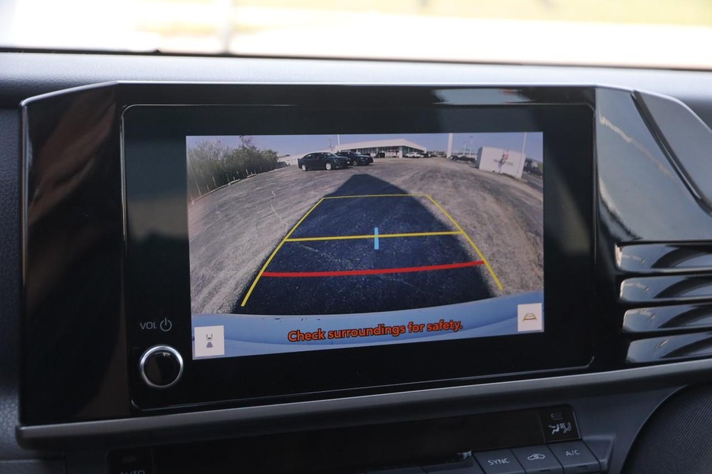 Toyota Camry Vehicle Full-screen Gallery Image 17