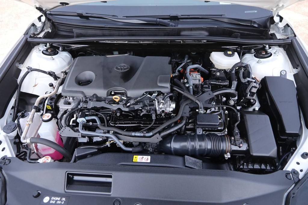 Toyota Camry Vehicle Full-screen Gallery Image 27