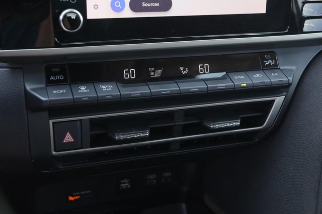 Toyota Camry Vehicle Image 18