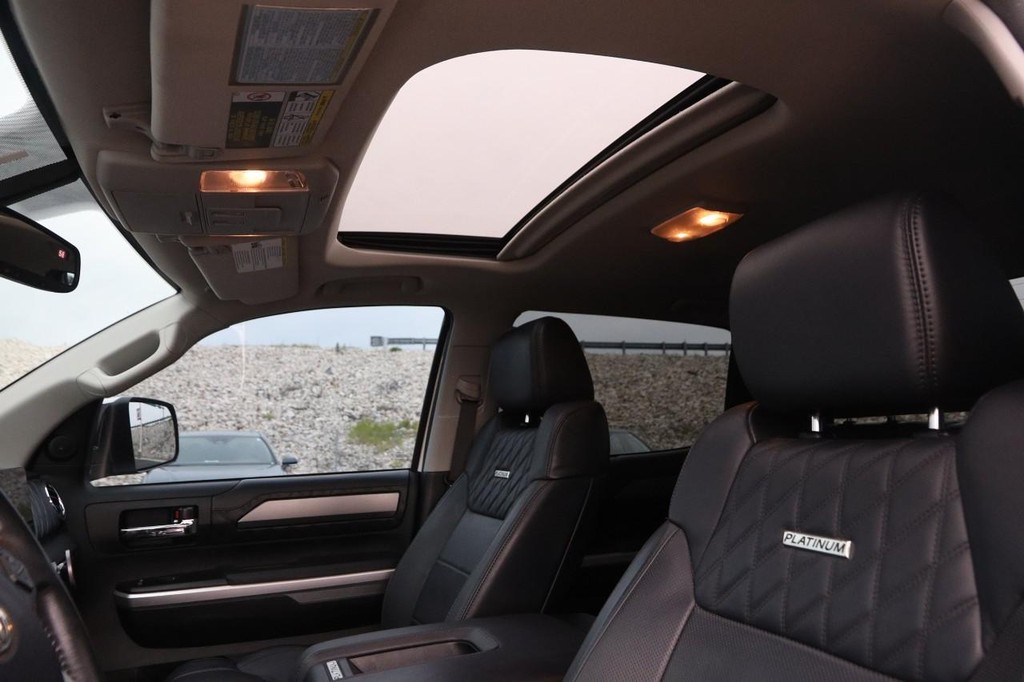 Toyota Tundra 4WD Vehicle Full-screen Gallery Image 8