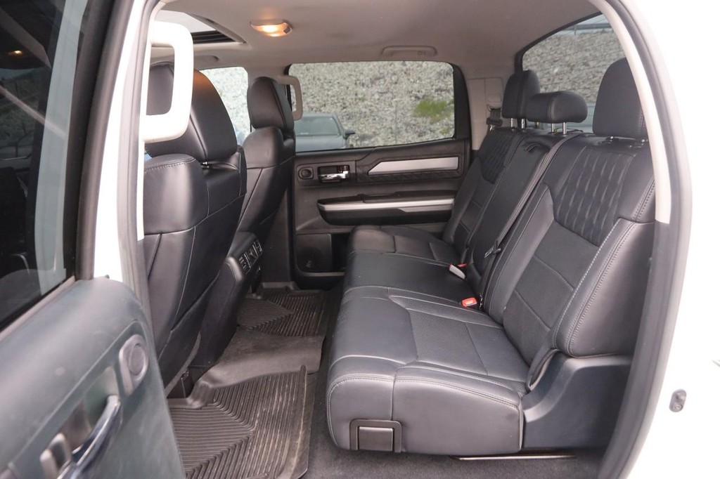 Toyota Tundra 4WD Vehicle Full-screen Gallery Image 10