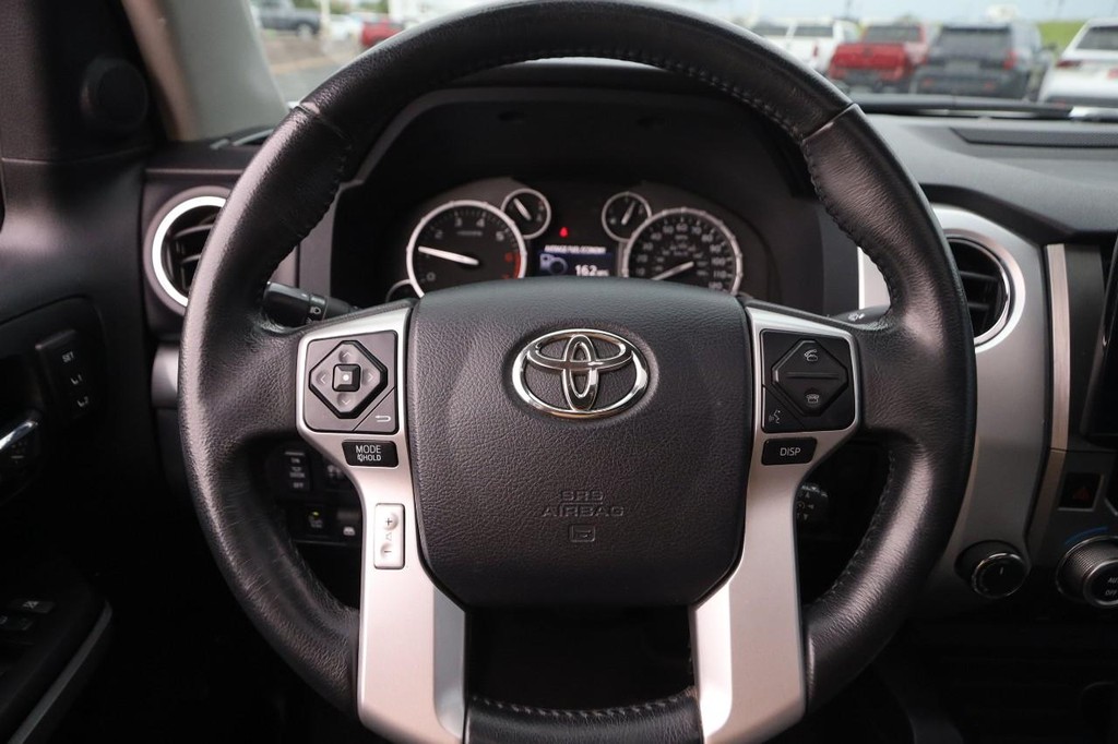 Toyota Tundra 4WD Vehicle Full-screen Gallery Image 11