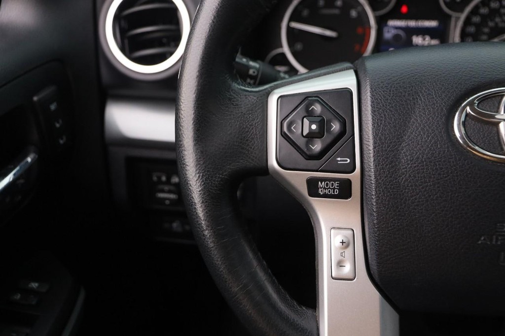 Toyota Tundra 4WD Vehicle Full-screen Gallery Image 12